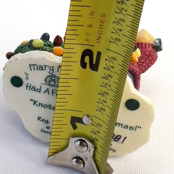 Enesco “Mary Mary Had a Farm” Figurine Pig Tangled in Christmas Lights 1997 - Picture 12 of 12